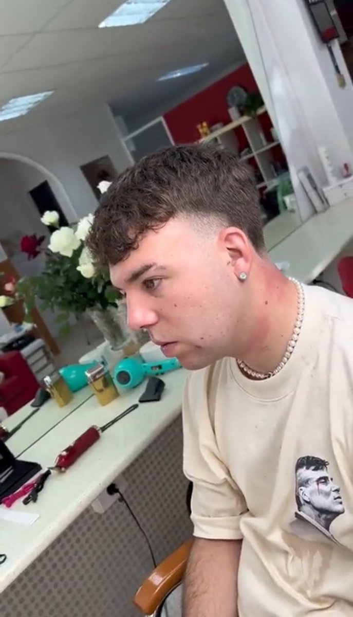 lamasescachada's tweet image. diciendo “uno” con 15 cartas metidas en el culo