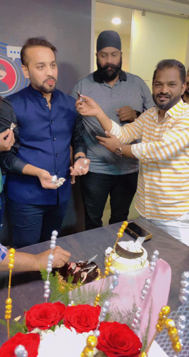 Siraj89355441's tweet photo. Many Many Happy Returns Of The Day..Happy Birthday Bhai
#HBDFarhanAzmi @farhanazmiINC1 @RahulGandhi @ShayarImran https://t.co/RQi2qk0hLu