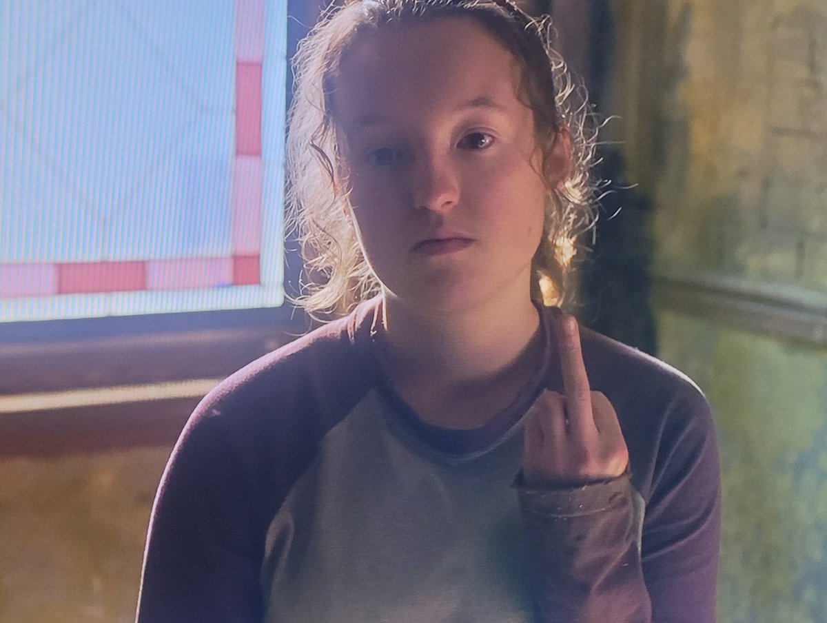 thelastofbr's tweet photo. como que ainda tem gente reclamando da aparência da ellie depois desse show de atuação que ela deu? #TheLastOfUsHBO #TheLastOfUs https://t.co/4QvsHjDNoM