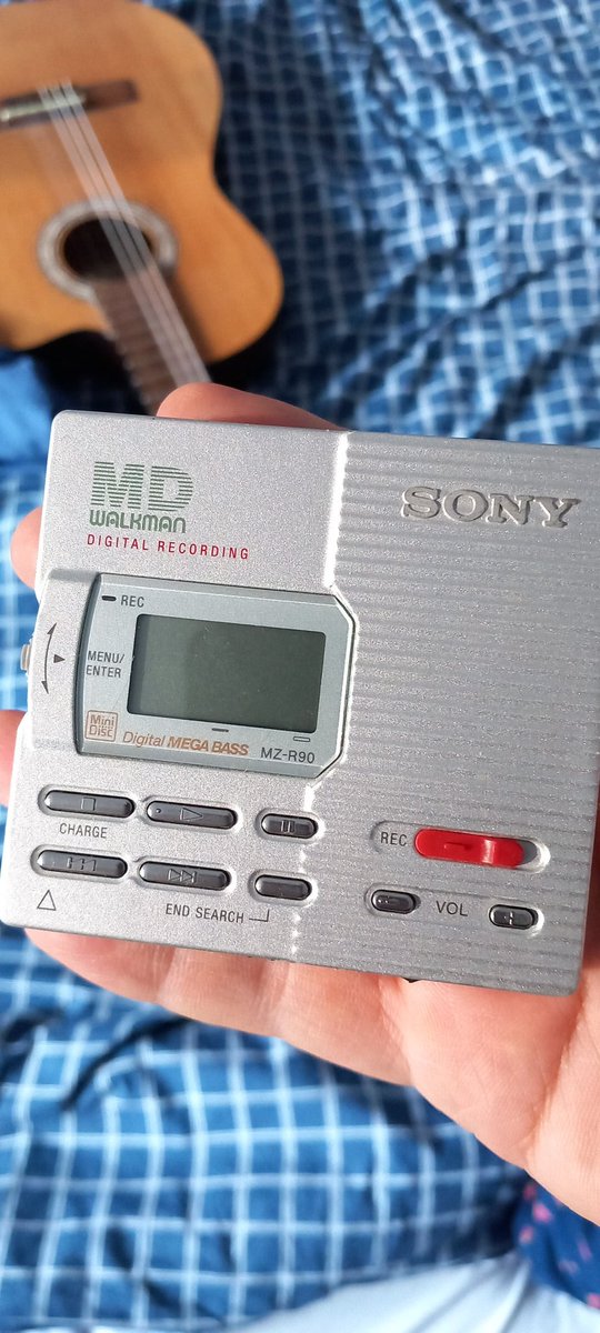 ilkoeifm's tweet photo. Throwback to the year 2000
#minidisk #walkman https://t.co/bHDYEU1AAr