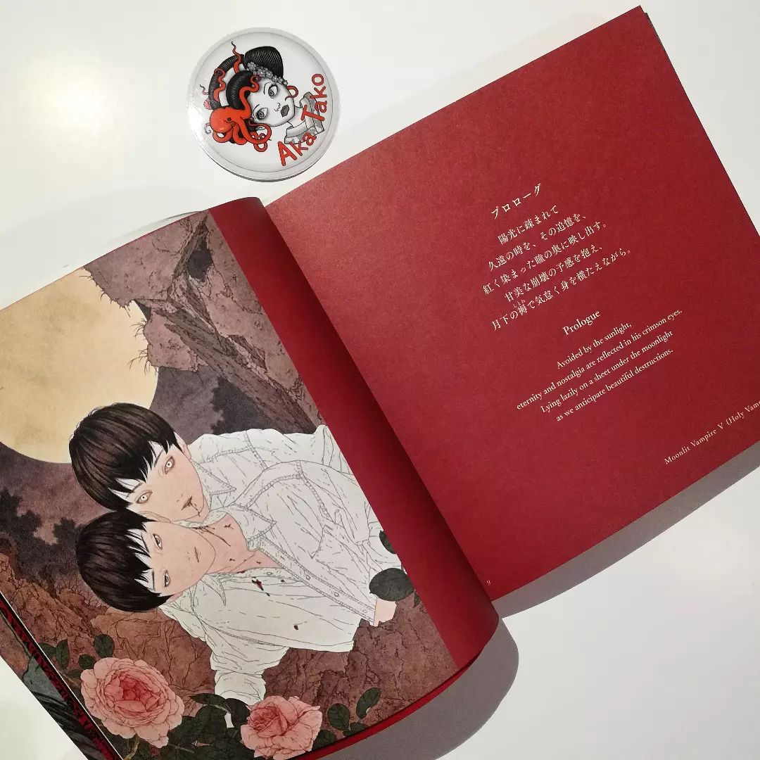 AkaTakonet's tweet photo. Takato Yamamoto's new book VAMPIRE'S BOX is a 240 page softcover book with red page edges, bilingual text written by the artist, + hand SIGNED! Available at akatako.
https://t.co/RhKp91R6AV
#takatoyamamoto #vampiresbox #vampire #art #artbook #japaneseart #山本タカト #吸血鬼の匣 https://t.co/6HCB0lKbnZ
