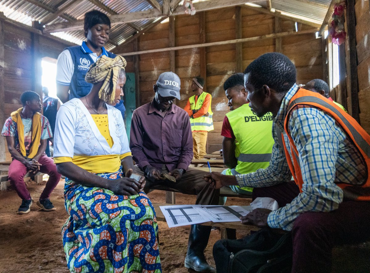 A shelter is more than a roof, it's a place to feel safe for people who have been displaced 🫂

In 📍Nyalubemba, #SouthKivu, #UNHCR provides cash🛖💵 allowing displaced people to buy materials to construct their own homes!