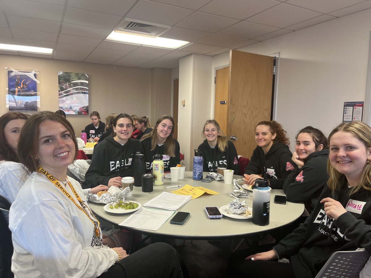 FantaAwNAFSA's tweet photo. On this MLK day of Service, proud of ⁦@AmericanU⁩ students doing their part to be of service. A reminder that service is a mindset. https://t.co/hkGrED3aoT