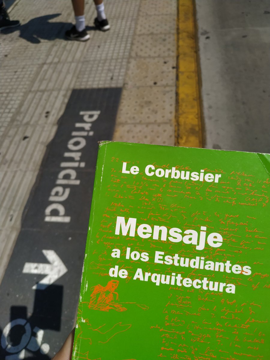 Cuando estoy del orto me hace muy bien leer y laburar. 
Estoy del orto, que mal. Me pongo creativa, qué bien 🙂.
