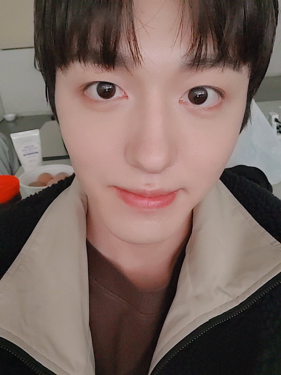 hwi_mi's tweet photo. 세상느리고여유로운사람이었다가
#찬희야_너를위한_겨울이야
본업할때누구보다빠르고날라다니는
#HAPPYCHANIDAY
강찬희사랑안하는방법따윈없어
@SF9official https://t.co/gmSn4pOmBr