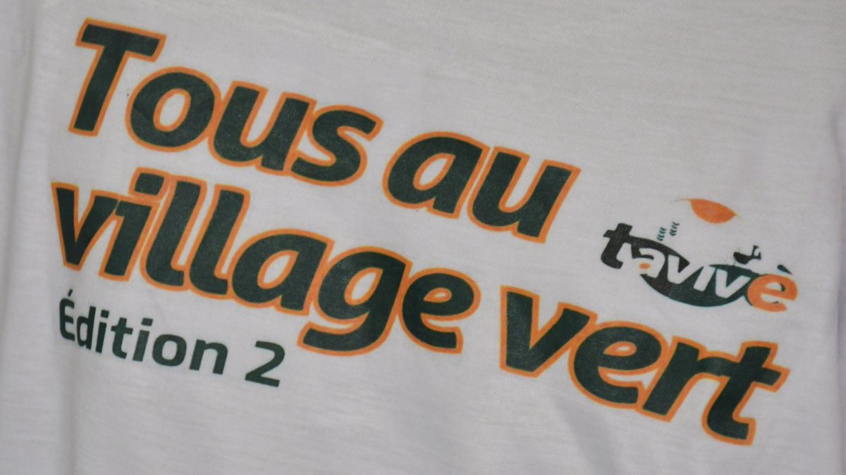 UEauBenin's tweet photo. Initiation des enfants aux #énergies renouvelables: @cenerb_ong, @UeauBenin et @PRecaseb ont organisé le 2è camp #TAVIVE sur le thème « L'eau et l'énergie». Au programme, le fonctionnement d’un kit hydraulique et comment fabriquer un kit solaire photovoltaïque. 
#actionclimatique https://t.co/KIlcgi0Jxf