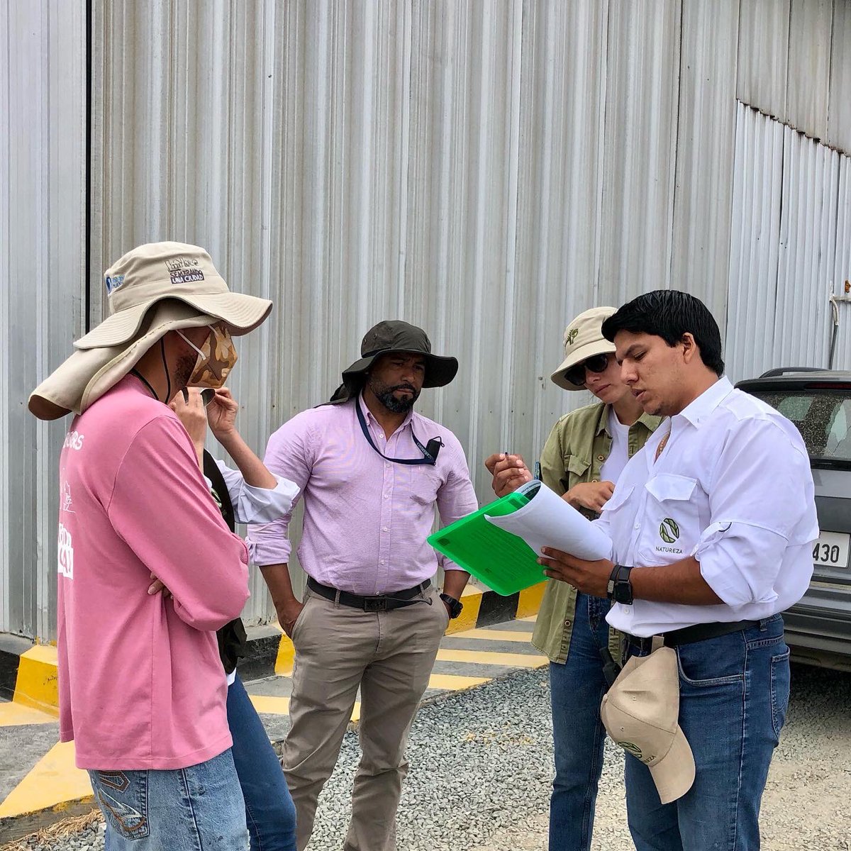 natureza_ec's tweet photo. Solo las camaroneras que cumplen los más altos estándares ambientales pueden obtener el certificado ASC 🦐💯

Este certificado representa el máximo nivel de responsabilidad y compromiso ambiental ♻️

Nosotros te ayudamos 
a conseguirlo 🤝

#ASC #camarón #natureza #acuicultura https://t.co/K0enRAZczn