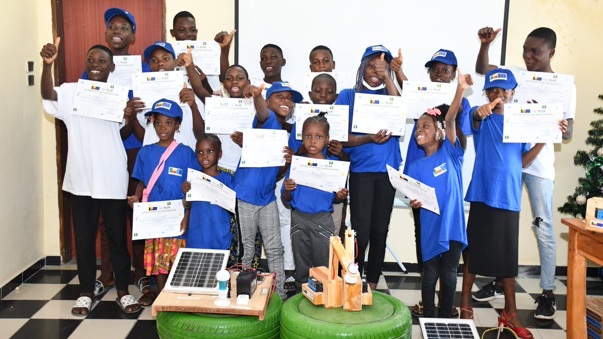 UEauBenin's tweet photo. Initiation des enfants aux #énergies renouvelables: @cenerb_ong, @UeauBenin et @PRecaseb ont organisé le 2è camp #TAVIVE sur le thème « L'eau et l'énergie». Au programme, le fonctionnement d’un kit hydraulique et comment fabriquer un kit solaire photovoltaïque. 
#actionclimatique https://t.co/KIlcgi0Jxf