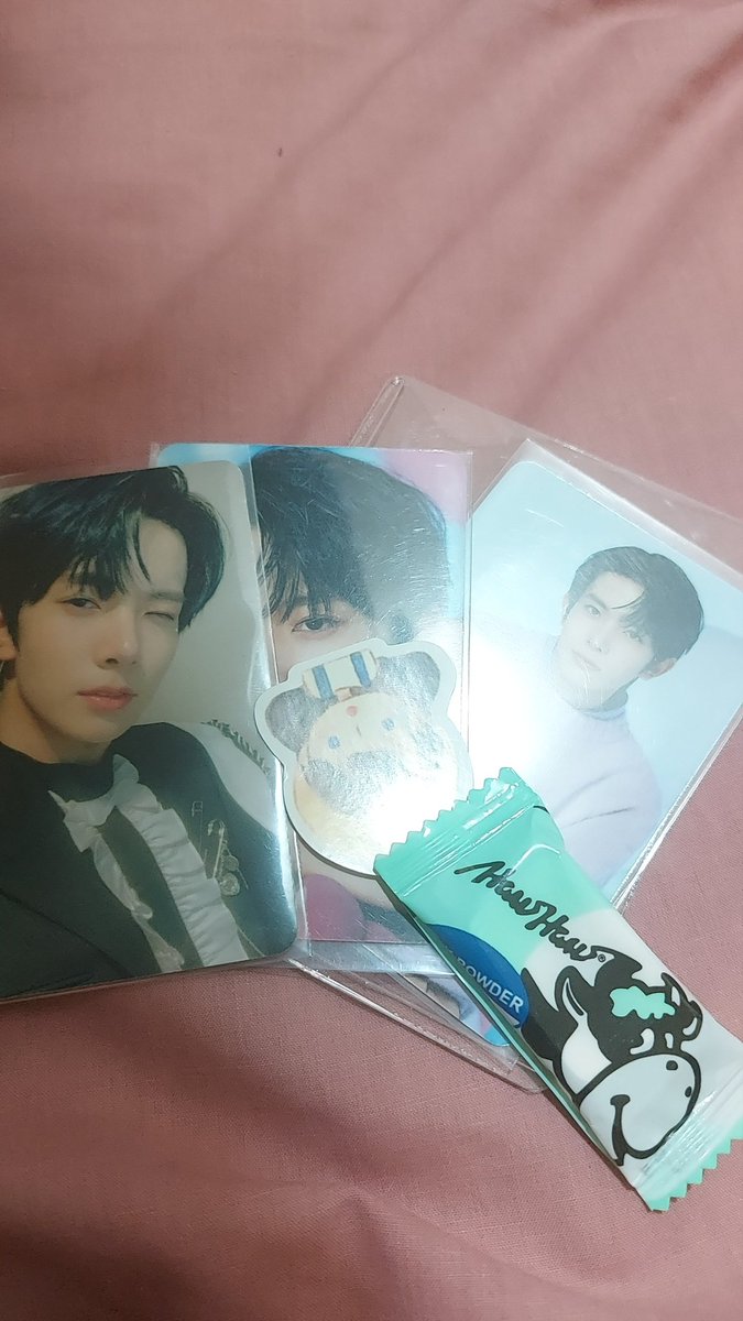 wtbensvtd_'s tweet photo. hee arrived safely♡ @yangkartie @yangcollects #eiproofs https://t.co/srHGXHIPA8