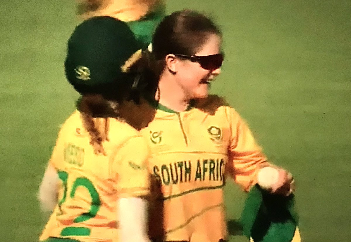 🚨 HISTORIC HAT TRICK for Madison Landsman!!

She bowls Niamh Muir around her legs to complete the FIRST Hat Trick in the history of Women’s #U19T20WorldCup 👏