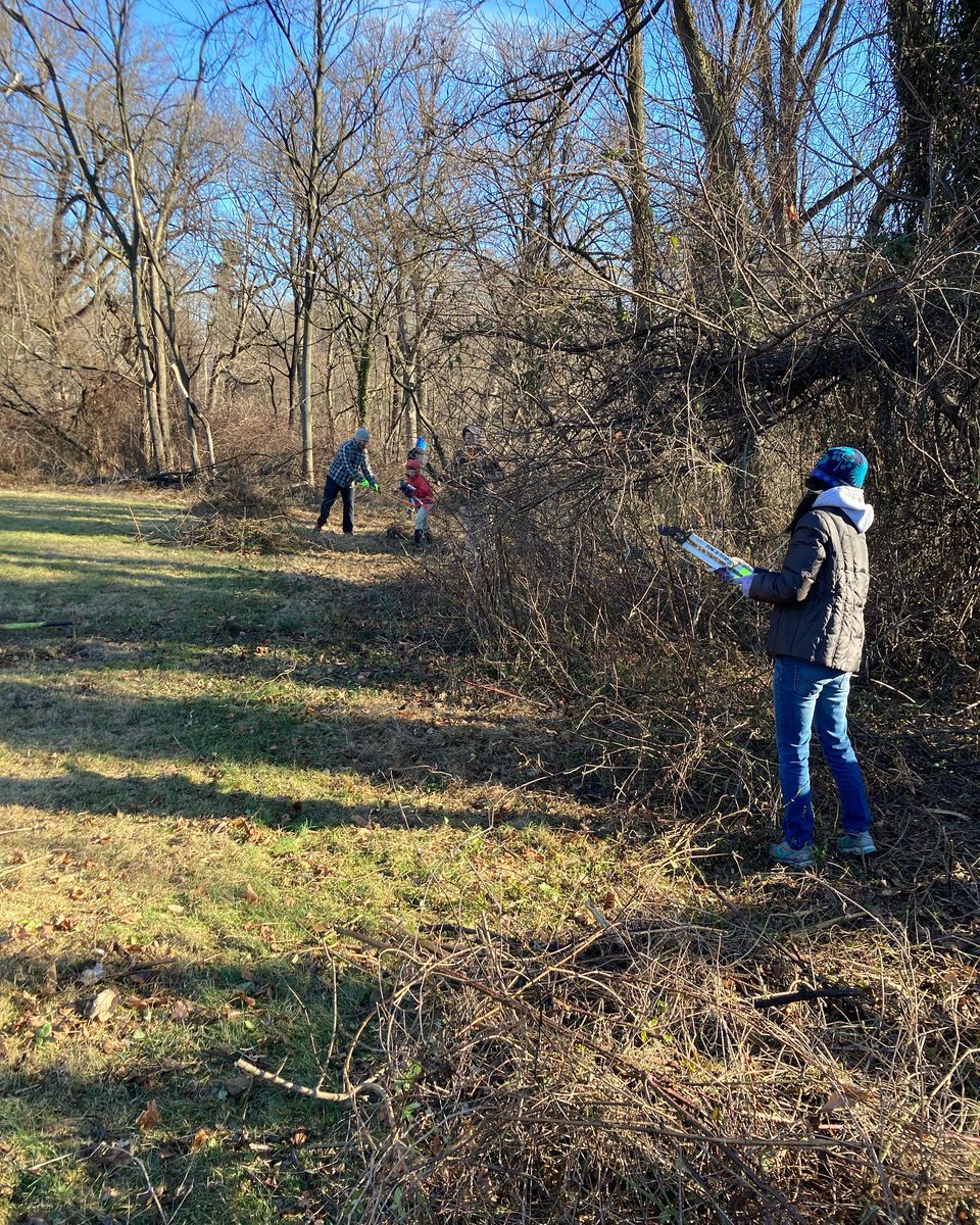 indiemtb's tweet photo. On Sunday 10 members of the Philly Wiss family did 3 hours of stewardship on the Thomas Mansion project led by FOW volunteer leader David Bower. Freezing temps didn’t deter this hearty group. Thx to all for giving back to the park that gives us so much. @PAMTBRACE  @FOWissahickon https://t.co/B2LJFOWZ1h