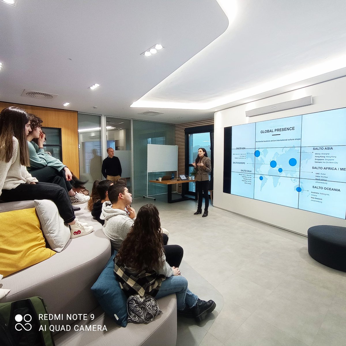 MIO__MU's tweet image. 📌#learningfromreality Descubriendo nuevos verticales para @saltosystems El alumnado se enfrentarán a un reto para busqueda de nuevas oportunidades de negocio para @saltosystems 
Para ello conocemos la gestión estratégica y los antecedentes . ⌚The time is running!