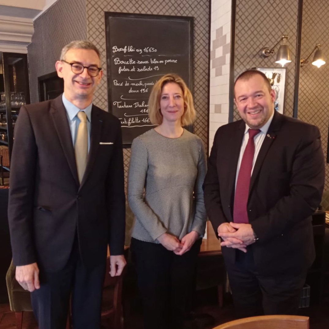 Très heureux d’avoir rencontré Madame <a href="/ChristileDrulhe/">Christile Drulhe</a> Consule de France à Hong Kong en compagnie de <a href="/ThibaudSarrazin/">Thibaud sarrazin</a> 
La gastronomie française est sollicitée et reconnue là-bas, c’est une chance pour nos entreprises et pour la France 🇫🇷 
Merci à vous deux. #diplomatieculinaire
