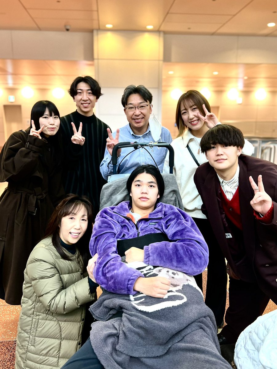 r_tanaka_sp's tweet photo. 本日無事に新たな病院への
転院が済みました。
飛行機での移動ということもあり
体調が心配でしたが、羽田空港で
涼介と家族と一緒に少しの時間
ですが楽しく会話もできました。
引き続き応援よろしくお願い致します。 https://t.co/IJNXoaD7KH