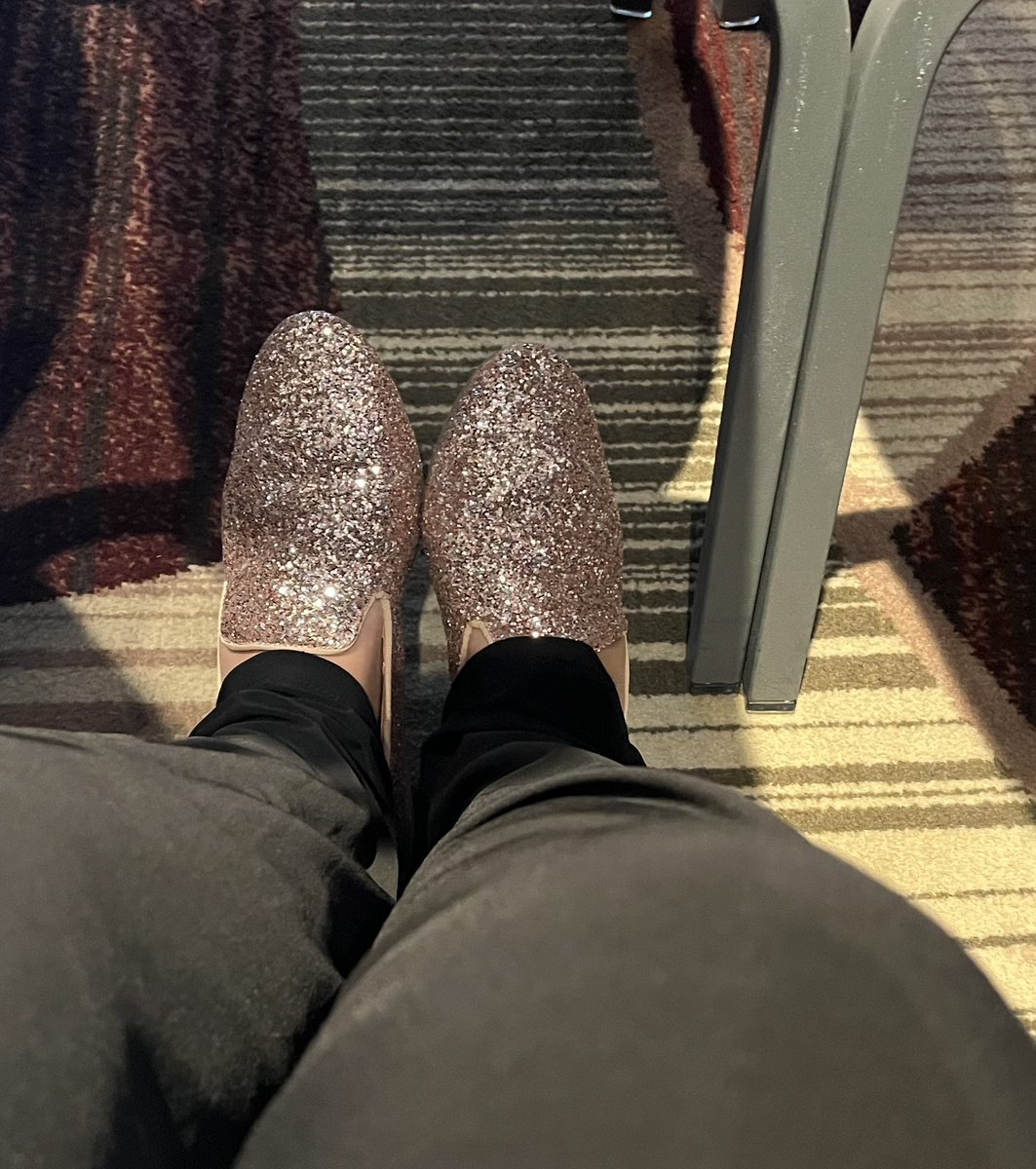 cfoushi's tweet image. Good morning NYC! First day and first time and #DBW! Find me and my pink sparkly shoes if you’re looking to make ePubs accessible! #accessibility #epubs