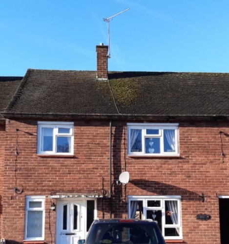Rain 🌧 sun ☀ snow 🌨 wind 🌀 we've had it all on site this morning! Roofing works continue in most weathers and our Site Managers will be keeping a close eye on the forecast this week #safetyfirst #hardhats #hiviz #rooofingcontractor #newroof #tiling #socialhousing  #Liverpool