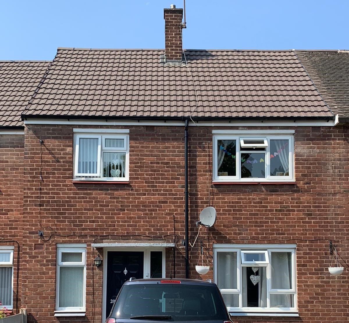 dlp_ltd's tweet photo. Rain 🌧 sun ☀ snow 🌨 wind 🌀 we've had it all on site this morning! Roofing works continue in most weathers and our Site Managers will be keeping a close eye on the forecast this week #safetyfirst #hardhats #hiviz #rooofingcontractor #newroof #tiling #socialhousing  #Liverpool https://t.co/zTi3tSjIS1