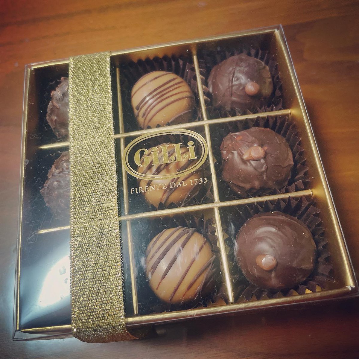 AyaTanaka81's tweet photo. イタリアに行かれたお客様からお土産をいただきました💕
フィレンツェで最古と言われている「カフェ ジッリ(Cafe GiLLi)」のチョコレート🍫💓
なんと創業1733年だそうです✨
貴重なチョコレート…とっても美味しかったです😍
ありがとうございました❣️
#gilli #cafegilli #イタリア https://t.co/YSJdxRjIW9