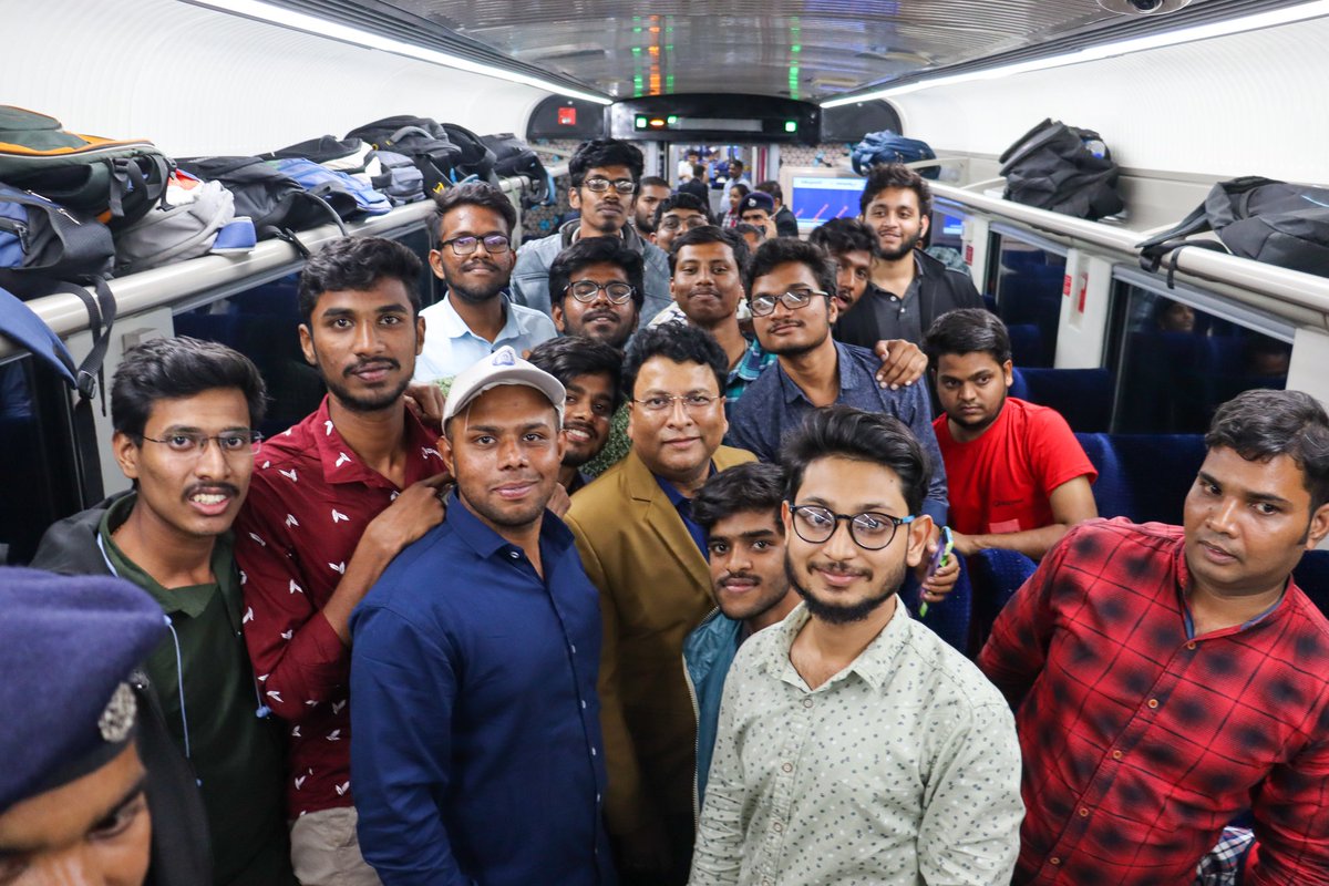 harshareddyk23's tweet photo. Travelled from Sec'bad to Vijayawada on the Inaugural run of the Newest Sensation "VANDE BHARAT EXPRESS" along with @RailfansScr.
Thank you @gmscrailway @drmsecunderabad @drmvijayawada for the opportunity.
Special thanks for food and return travel arrangements @SCRailwayIndia https://t.co/1dRDlCxpfJ