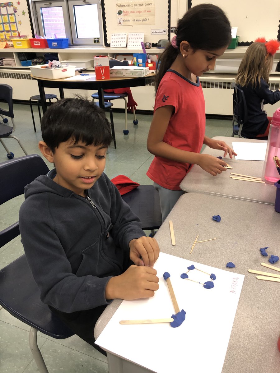 pinegroveoak's tweet image. Grade 2s learning about sides and vertices as they build 2D shapes #handsonfun!