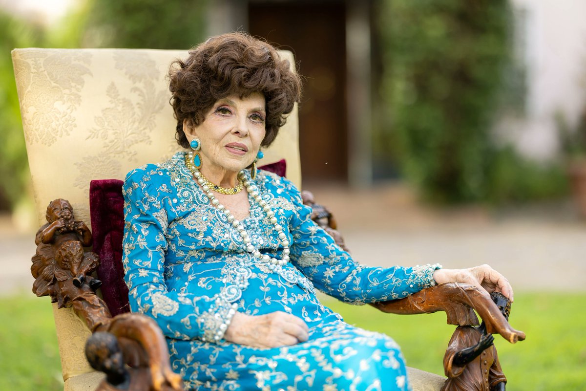 Bugs me when an actress dies &amp; people only post young pictures. I want to be like Gina Lollobrigida, not because she was dubbed "the most beautiful woman in the world" in the '50s, but because she ran for the Italian senate at 95. Rest in peace.