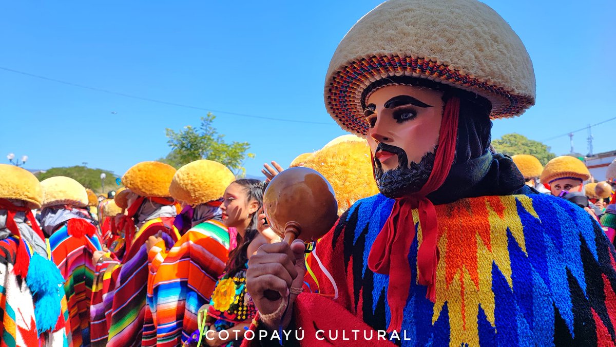 Miles de Parachicos salieron a las calles del Pueblo Mágico de Chiapa de Corzo a danzar al sonido del tambor y pito este 15 de enero en honor al señor de Equipulas.

Checa nuestra galería de fotos aquí
👉bit.ly/3WgobdR
