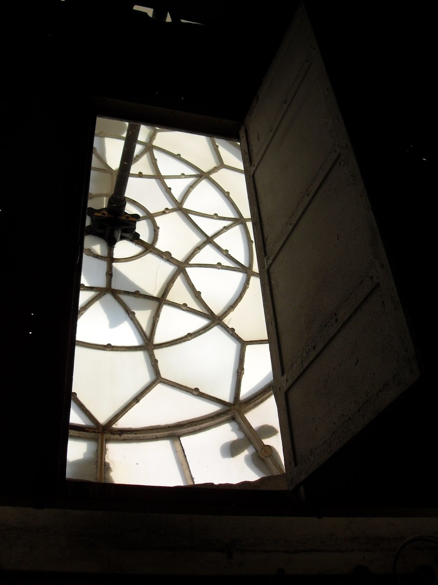 We love Manchester Town Hall and can't wait for this magnificent building to reopen next year. Here's a photo we took before it closed from the inside of the clock tower. It was a lot of steps to the top...
#manchestertownhall #manchester