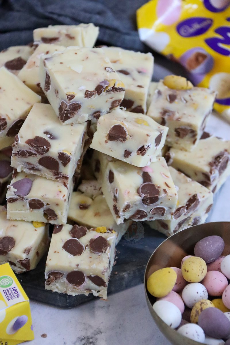 janespatisserie's tweet photo. Mini Egg Fudge 🥚🌈 Recipe - https://t.co/UMrNxeprwk https://t.co/iQ5tqzZcCa