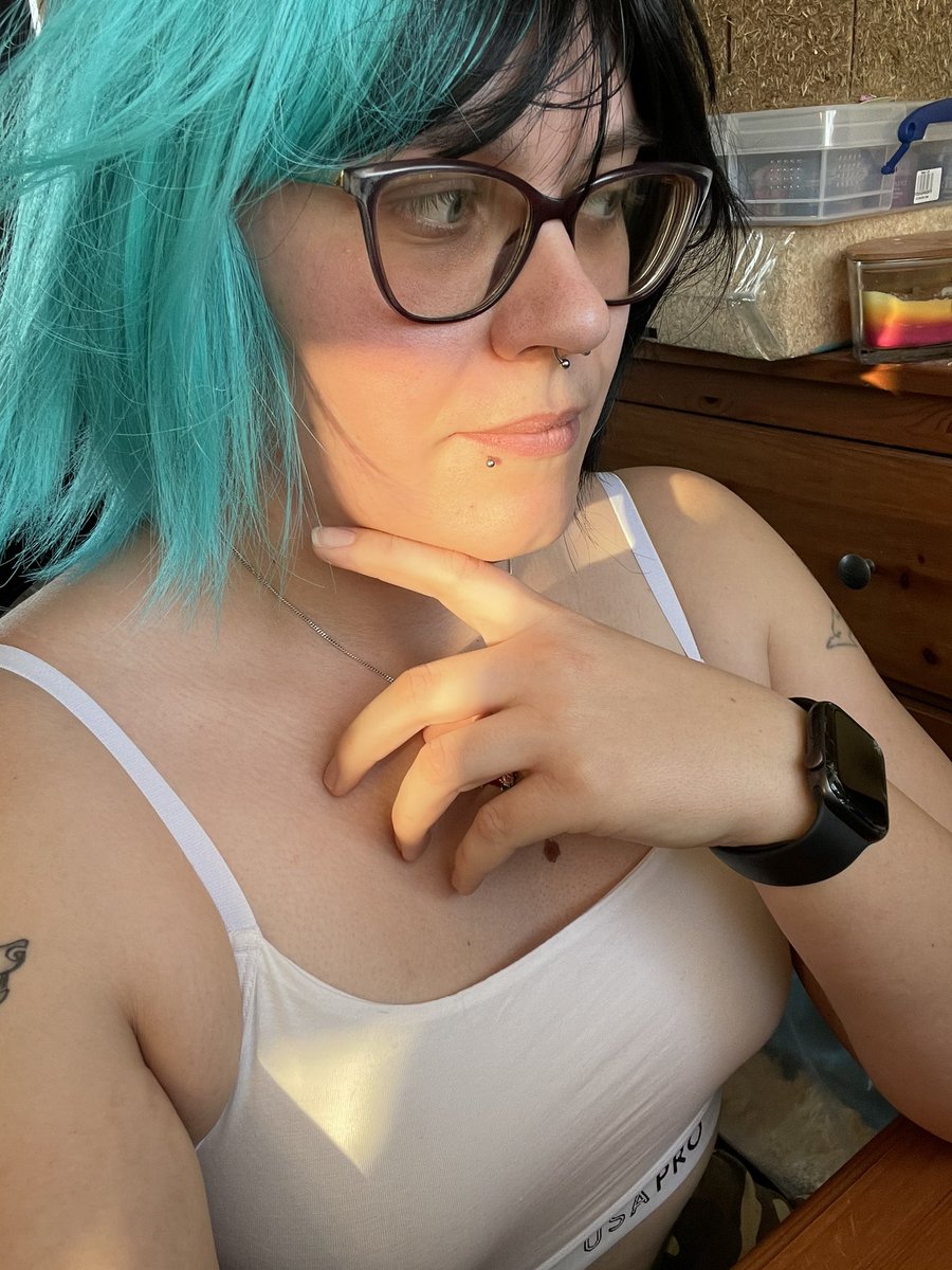 SinfulOnehull's tweet photo. Hmmm but what if i just lifted this top up? Would you all wanna see my tits? 
How about it you like, follow and retweet i dm you a pic of them? https://t.co/KfP24TeBcz