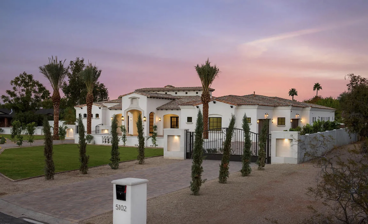 iSearchDecor's tweet photo. STAY TUNED for our final design inside this BEAUTIFUL Paradise Valley Home!! Pics to come! https://t.co/U5yGWKFXki