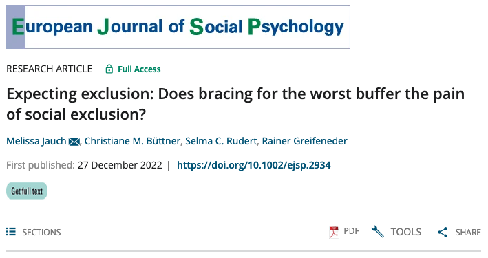 📢 New paper alert! Does bracing for the worst buffer the pain of social exclusion? Apparently not... 
Check out @Melissa_Jauch's latest publication in EJSP @easpinfo, w/ @ChrBuettner @SelmaRudert @R_Greifeneder 👇