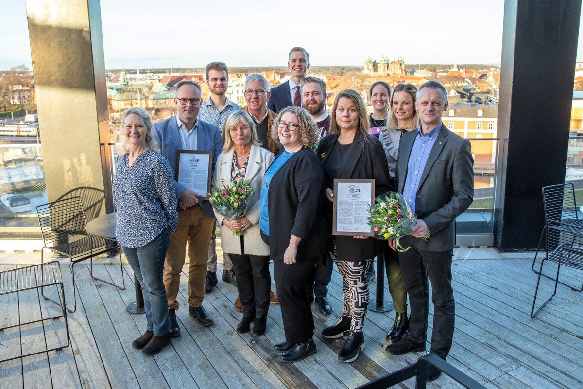 linneuni's tweet photo. Hela Gänget som var på plats för att ta emot priset som Årets studentstad 2023! https://t.co/FCHXYlFIw8