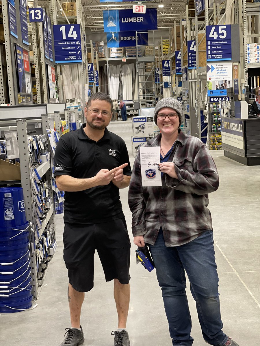 Major shout out to Brittney E. for her executive service star award from <a href="/BoltzBill/">Bill Boltz</a> and <a href="/JoeMcFarland_/">Joe McFarland</a>!  <a href="/BenitoKomadina/">Benito.Komadina@Lowes</a> <a href="/SomTo19626816/">Lowe’s OBX</a> @alicia_sanders1 <a href="/BrianTe58414379/">Brian Terry</a>