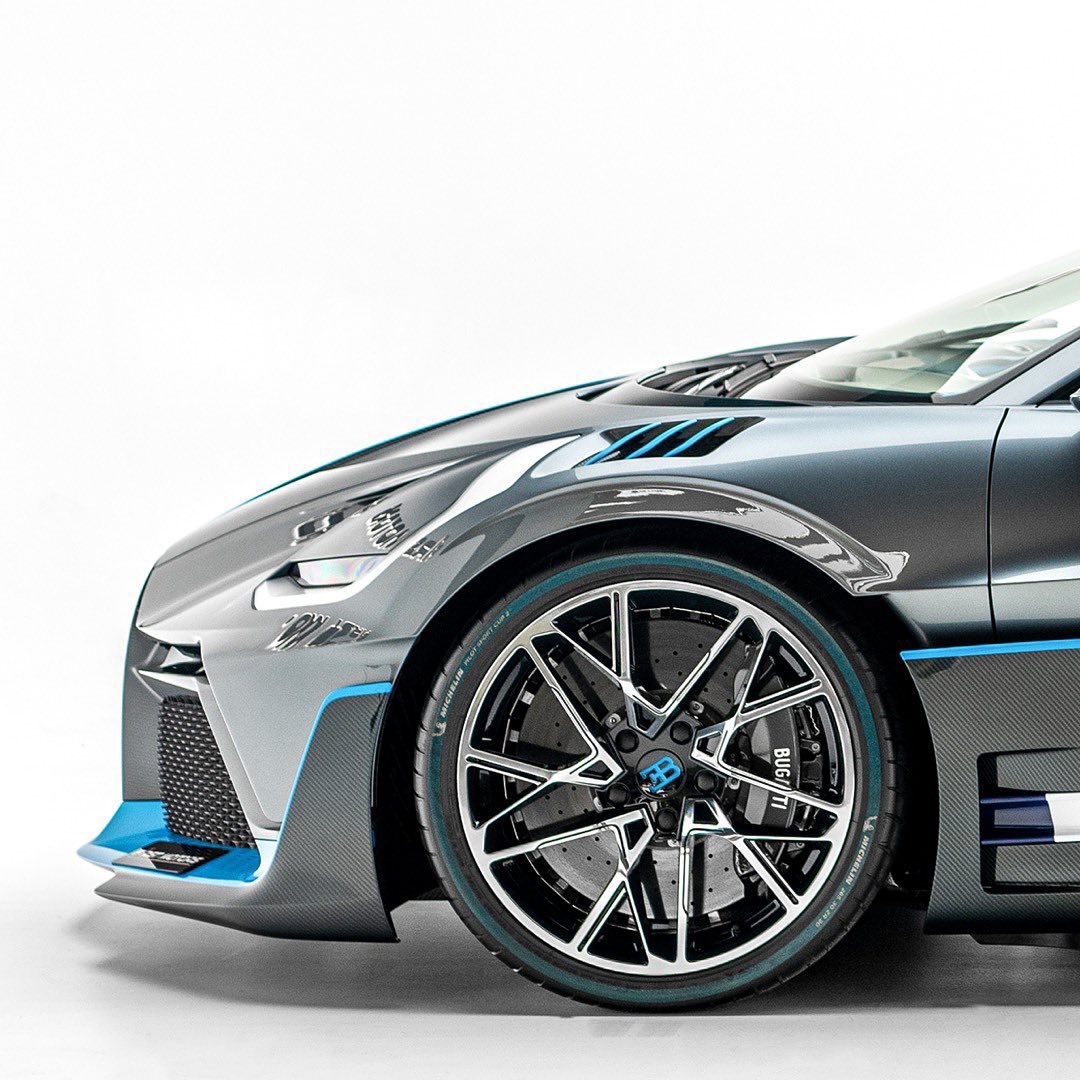 f1stmotor1's tweet photo. 2021 Bugatti Divo One of 40 Units only made - 8.0 L W16 quad-turbocharged Engine  - 1479 horsepower - 1600 N.M - 7 speed dual clutch  - All wheel drive - 0 to 100 approximately 2.4 s - top speed 380 Km/H Available #Bugatti #luxury #luxurylifestyle #cars #dubaicar https://t.co/OOLyilfdpx