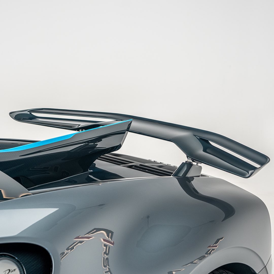 f1stmotor1's tweet photo. 2021 Bugatti Divo One of 40 Units only made - 8.0 L W16 quad-turbocharged Engine  - 1479 horsepower - 1600 N.M - 7 speed dual clutch  - All wheel drive - 0 to 100 approximately 2.4 s - top speed 380 Km/H Available #Bugatti #luxury #luxurylifestyle #cars #dubaicar https://t.co/OOLyilfdpx