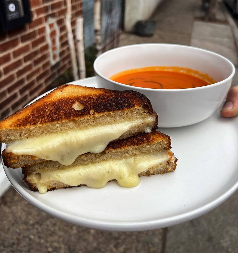 New special! Grilled cheese and tomato soup. Come warm up! #soup #grilledcheese #mightymelt #lunch #eastpassyunk instagr.am/p/CnerTzAuXY7/