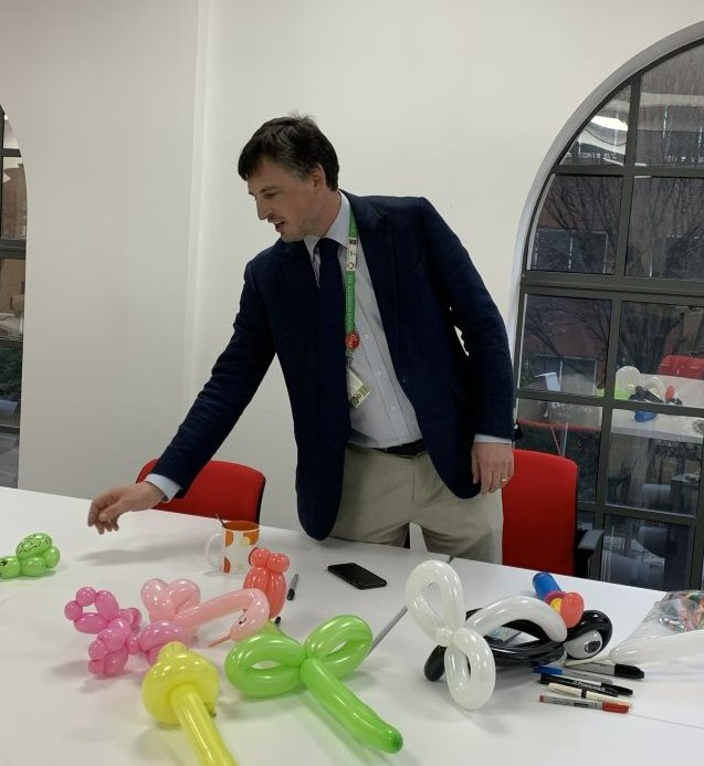 KGS1561's tweet photo. Fantastic balloon #workshop today at KGS🎈👏 Thank you so much to Mr Hughes for organising it😊Stay tuned...as this afternoon our staff will be attending an amazing #lifedrawing course✏️🧑🎨
#BlueMonday #ItsNotBlueAtKGS @KGSheadmaster @KGS_Outreach #ThisIsKGS @HMC_Org https://t.co/A1gV50JMRu