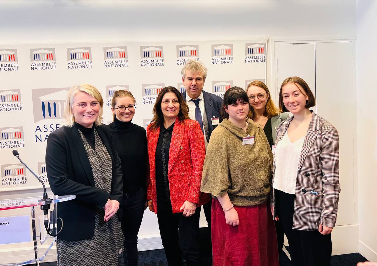 #Accèsdirect

<a href="/La_FNEK/">FNEK</a> est présente à la conférence de presse sur la PPL de <a href="/stephanie_rist/">Stéphanie RIST</a> :

"Il faut améliorer l'accès aux soins et faire confiance aux professionnel•le•s de #santé"

Les représentantEs étudiantEs et des professionnelLEs sont d'un commun accord ‼️