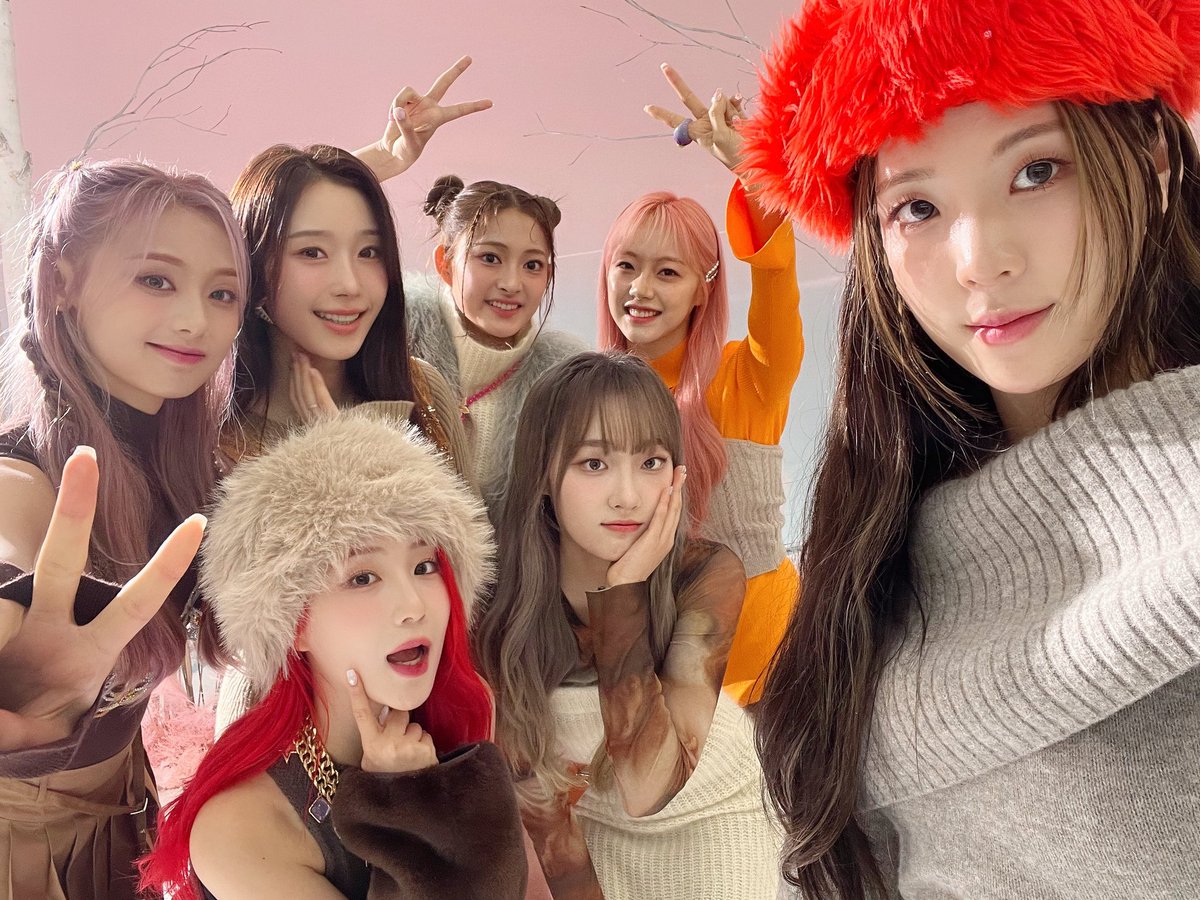 cignature_J9's tweet photo. [📸]

시그니처랑 오로라 빛으로 물들일 준비 됐어요?!!

#cignature #시그니처 #채솔 #지원 #셀린 #클로이 #벨 #세미 #도희 #MyLittleAurora #오로라 #AURORA https://t.co/brbIsy3O70