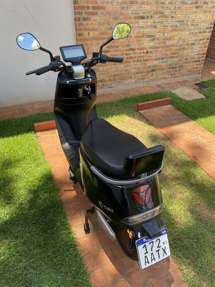 Feliz 2023! Llego el Año Nuevo y con él, los primeros 1.000 km de mi moto eléctrica Yadea. Un breve resumen de mi experiencia hasta el momento 🧵