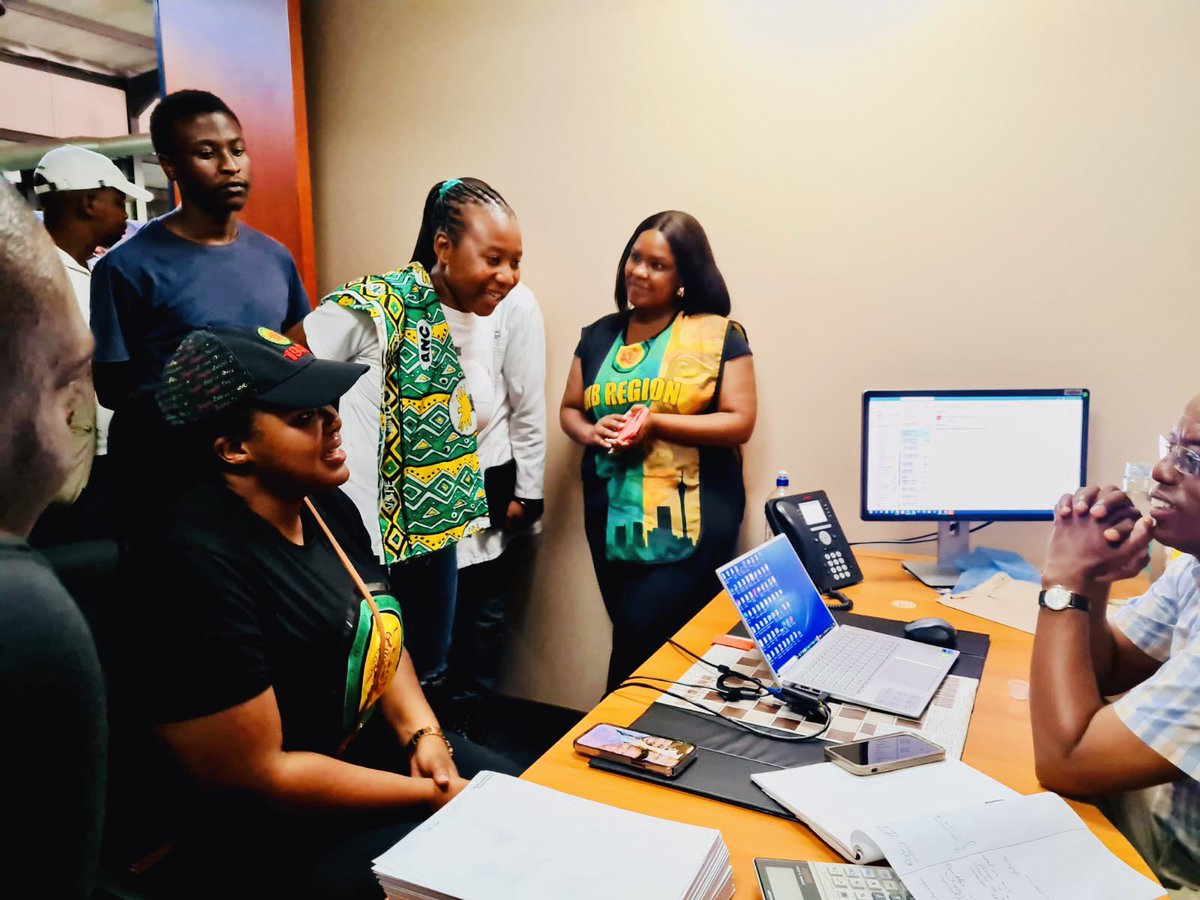 NoncebaMhlauli's tweet photo. We will be back to ensure that lasting solutions are found towards the attainment of access to higher education.
#RTLC
#UNISAPYA https://t.co/nZr6y7EO7m