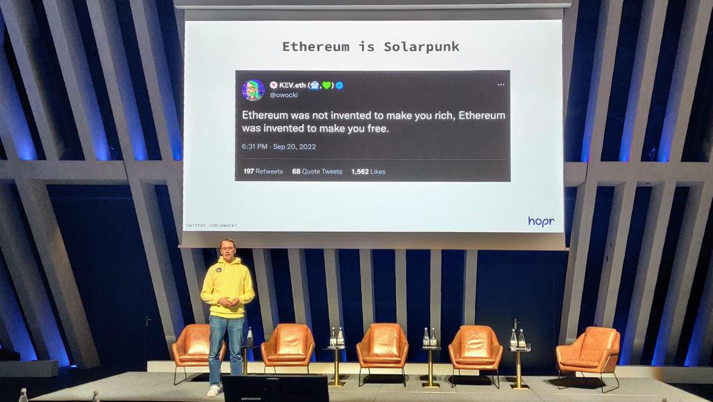 UrsBolt's tweet photo. Ethereum is #Solarpunk –
"Ethereum was not invented to make you rich, Ethereum was invented to make you free." – @owocki
@SCBuergel, @hoprnet, about the key achievements and what's next for the #Ethereum ecosystem, at the #CryptoSummitCH. #ETHMerge https://t.co/rUBuCQEHKX