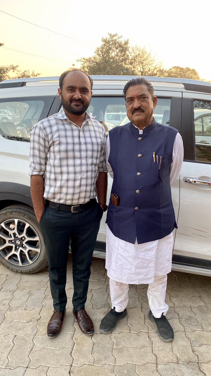 અમારા રાધનપુર(16) મત વિસ્તારના માનનીય ધારાસભ્ય શ્રી ઠાકોર લવિંગજી સાહેબ અને 
મારા મોટાભાઈ વારાહી તાલુકા પ્રમુખ શ્રી ભગતભાઈ ચૌધરી સાહેબ સાથે શુભેચ્છા મુલાકાત કરી 💐 <a href="/thakor_lavingji/">MLA Lavingji Thakor</a> #radhanpur #vidhansabha #gandhinagar #mla23