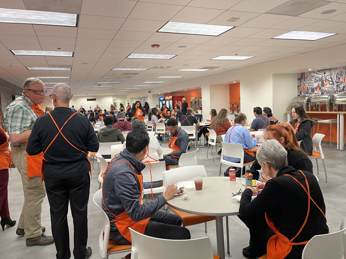JennHDFES2732's tweet photo. #leadingorange201 #HDU #TheHomeDepot #storesupportcenter https://t.co/bc3c1FjEml