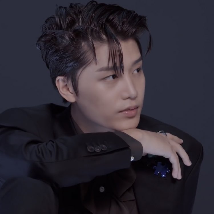 moonidance's tweet photo. it's totally over once taeil shows his forehead in a teaser https://t.co/BokXim2x7f
