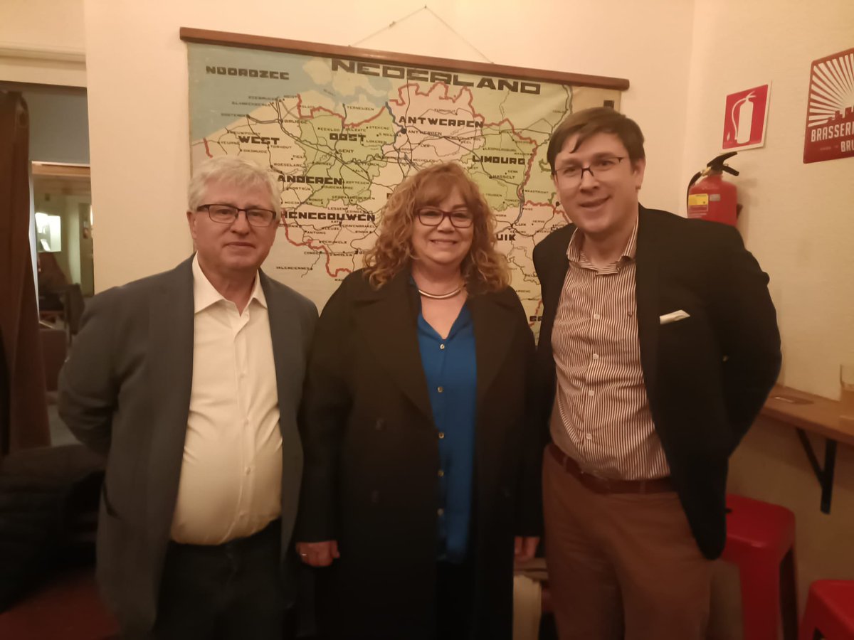 P_Brusselmans's tweet photo. Together with the #circulohispanobelga I hosted at the Belgian pub #Lambicus the volunteers, sponsors & authorities who contributed to the successful organisation of #SaintNicolas #Sinterklaas last year. Thank you for your support! @belgoluxchamber #Palleja https://t.co/XIARtpYU6c