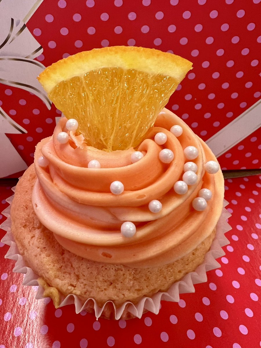 SmallCakesNDH's tweet photo. Wishing you a peaceful #MLKDay! Pop by for our #yummy specials #Mimosa #ChocolateMallow &amp; #VanillaMallow #Cupcakes +17 delicious daily #cupcake flavors! Order pickup at 404.621.9634 or https://t.co/MTIy7NEtp6! Or get delivery thru UberEats GrubHub or DoorDash! https://t.co/kikjUw9R48
