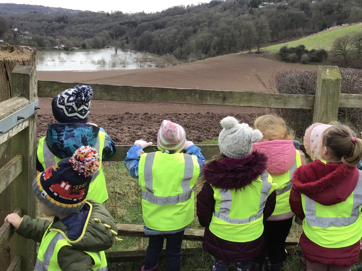 GoodrichCESch's tweet photo. Goldcrests went for a looking and listening walk and saw the flood! #GSeyfs #GSgoldcrests https://t.co/S6L0VwH0SV
