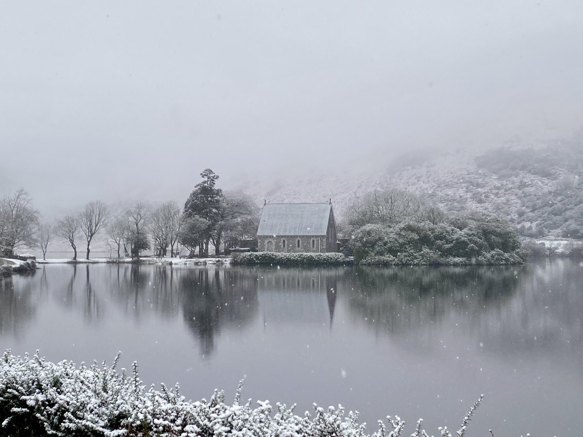 Snow is quietly falling in Gougane Barra #sneachta 
<a href="/CarlowWeather/">Carlow Weather</a> <a href="/AimsirTG4/">Aimsir TG4 ⚡</a> <a href="/MetEireann/">Met Éireann</a> <a href="/TV3Weather/">TV3 Weather Team</a>