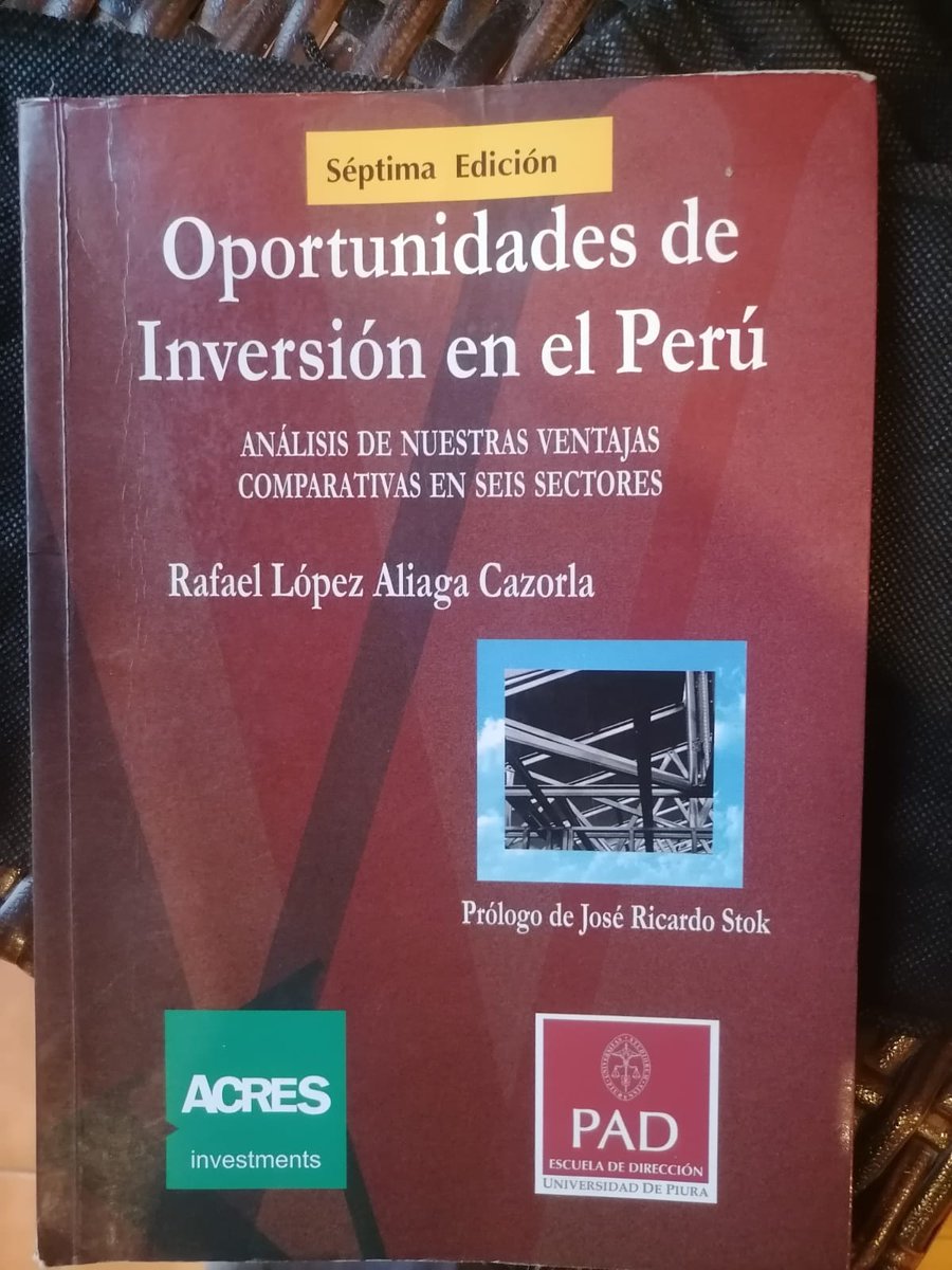 laencerronaperu's tweet photo. A pedido de la afición, aquí está la dedicatoria del actual alcalde de Lima @rlopezaliaga1 para Antauro Humala, de su puño y letra. https://t.co/MvZshEF722